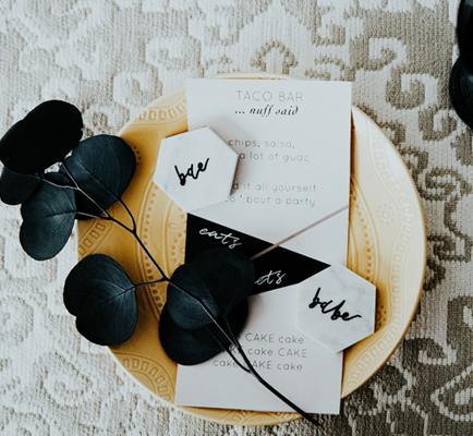 爱上海：They also have many signature drinks and snacks